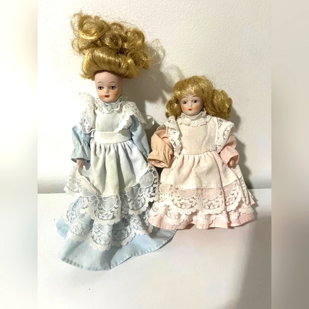 2 mini porcelain Dolls